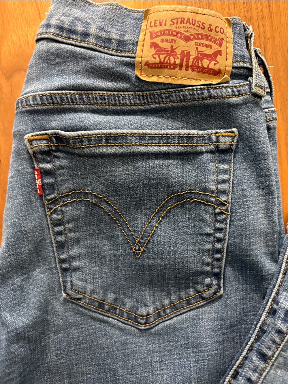 Levi’s women’s jeans 27x27 classic and popular - Picture 2 of 6